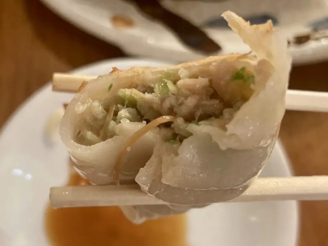 餃子のキャロル 餃子通りの穴場店！手包みの大きな餃子が美味しい 宇都宮くらし