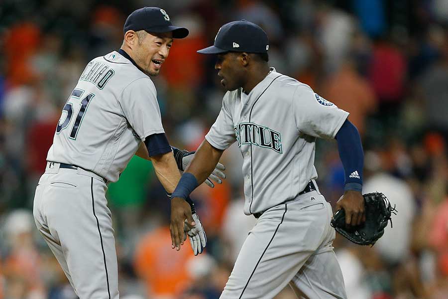 イチローの「習慣」は「笑顔にさせてくれる」 仲間を"鼓舞"する姿が改めて話題 FullCount