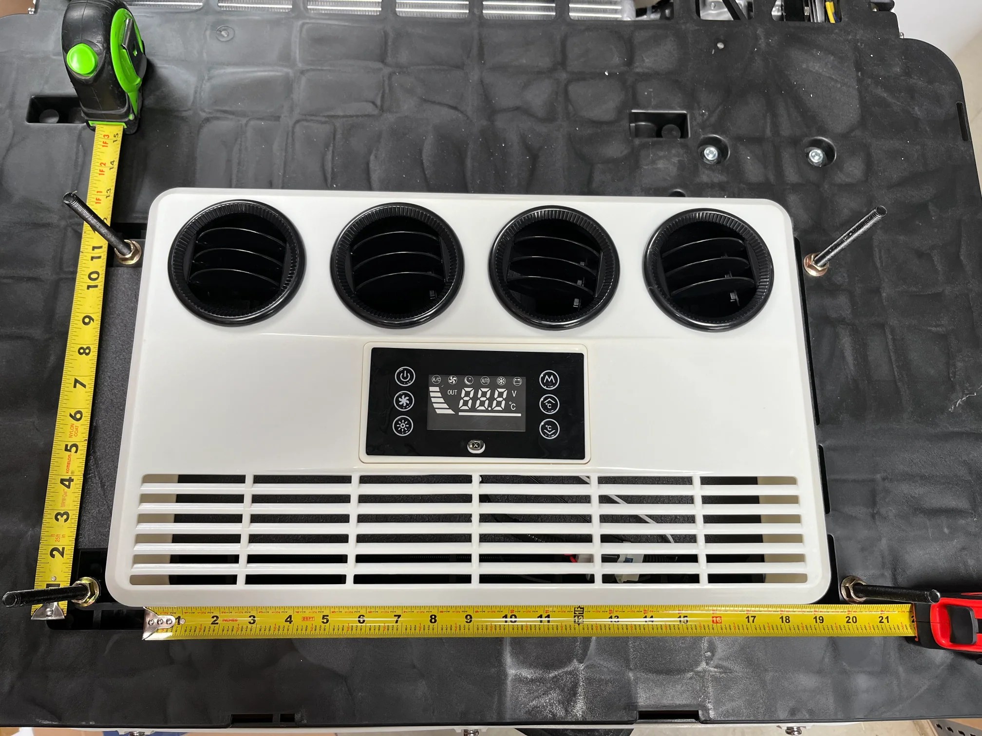 12V Roof Mounted Air Conditioner runs off solar or battery for RV, Cam Full Battery