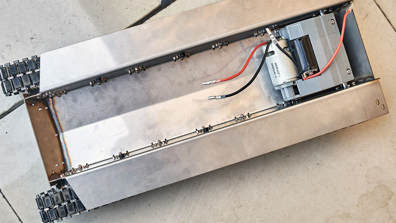 1/16 scale Challenger 2 lower hull