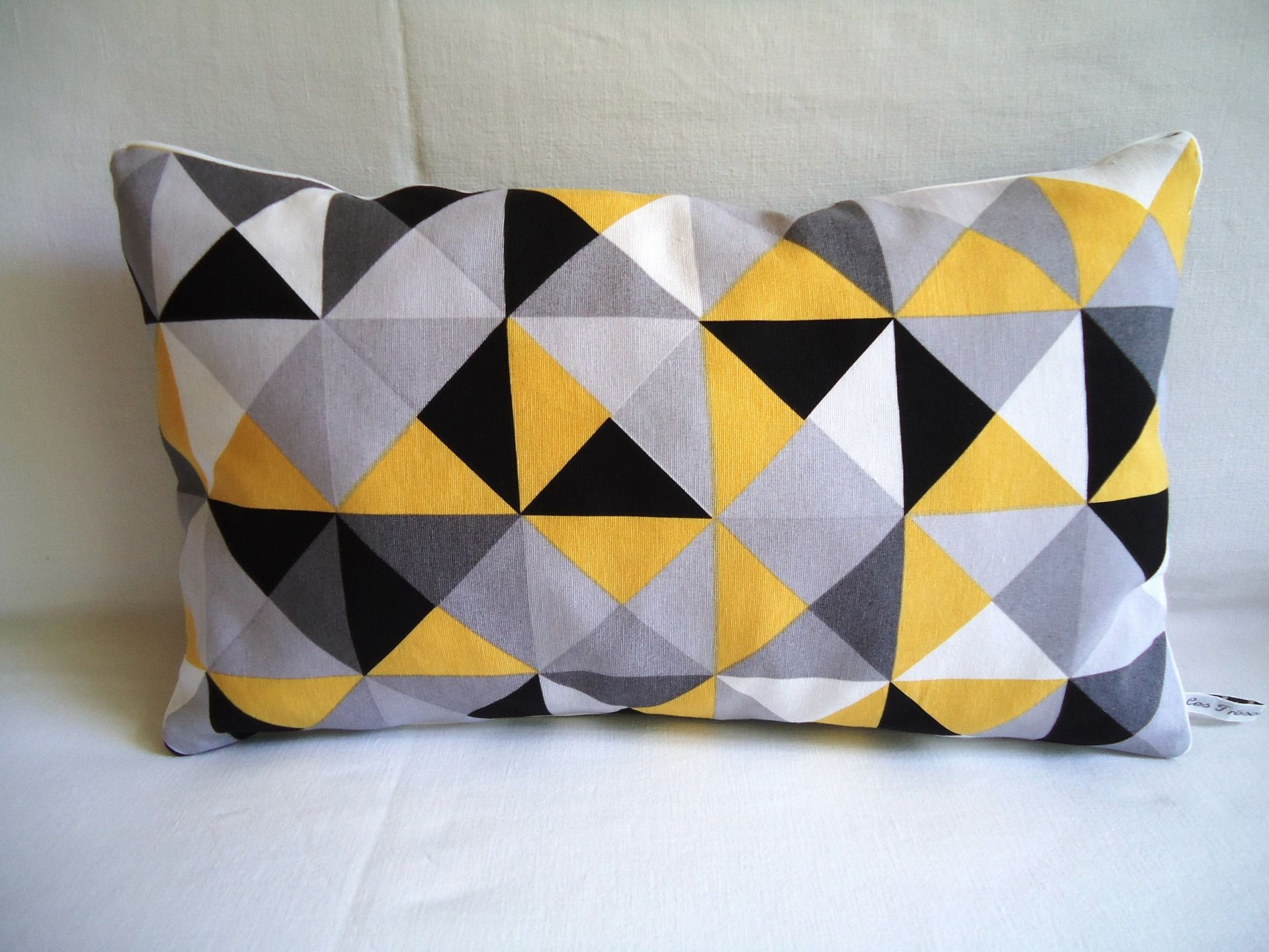 Coussin Jaune Et Bleu Des Idées Idees Conception Jardin