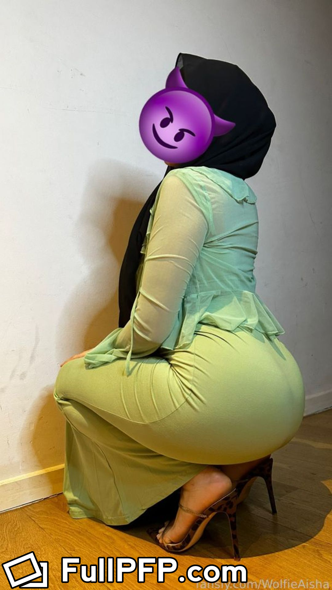 WolfieAisha on Fansly | Full-Size Profile Picture Download - fullpfp.com