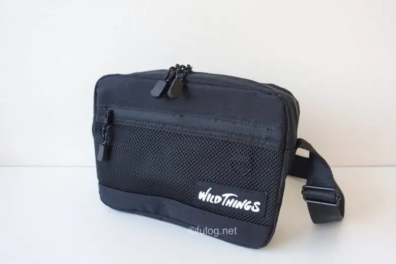 アウトドアブランド「WILD THINGS(ワイルドシングス)」のショルダーバッグはベージュ、ブラックの2色で同時発売中！