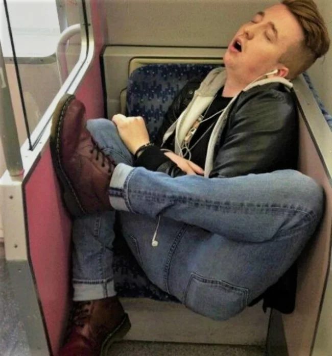 5 poses drôles et ridicules dans lesquelles les gens