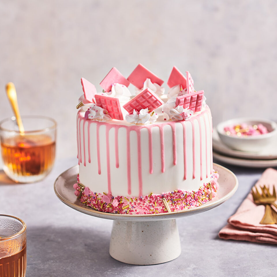 Cách trang trí pink cake decor đơn giản và dễ làm