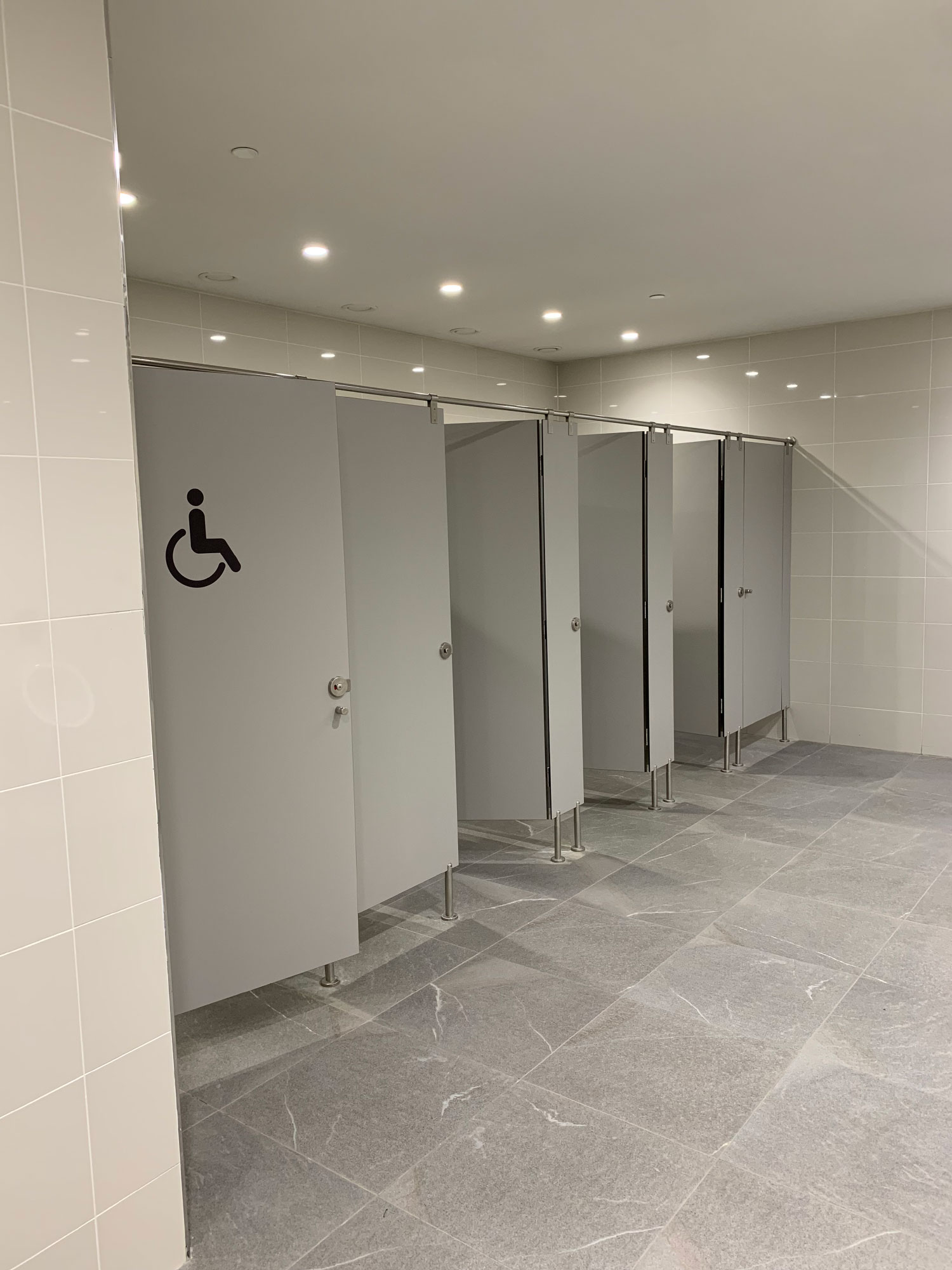 Factors to Consider When Selecting a Commercial Bathroom Partition
