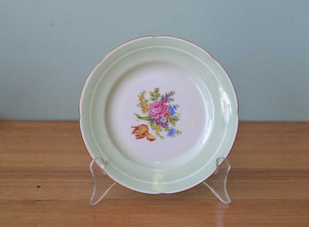 Vintage fine china saucer / plate Royal Grafton DPLW Funky Flamingo