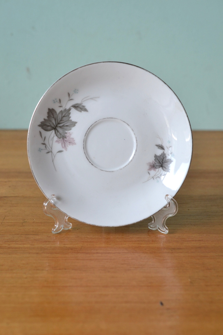 Vintage fine china saucer / plate silver leaves DPLW A13 Funky Flamingo