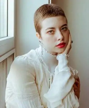 Chloe Woodard Biography: Age, Husband, Net Worth, Wiki, Parents, Height