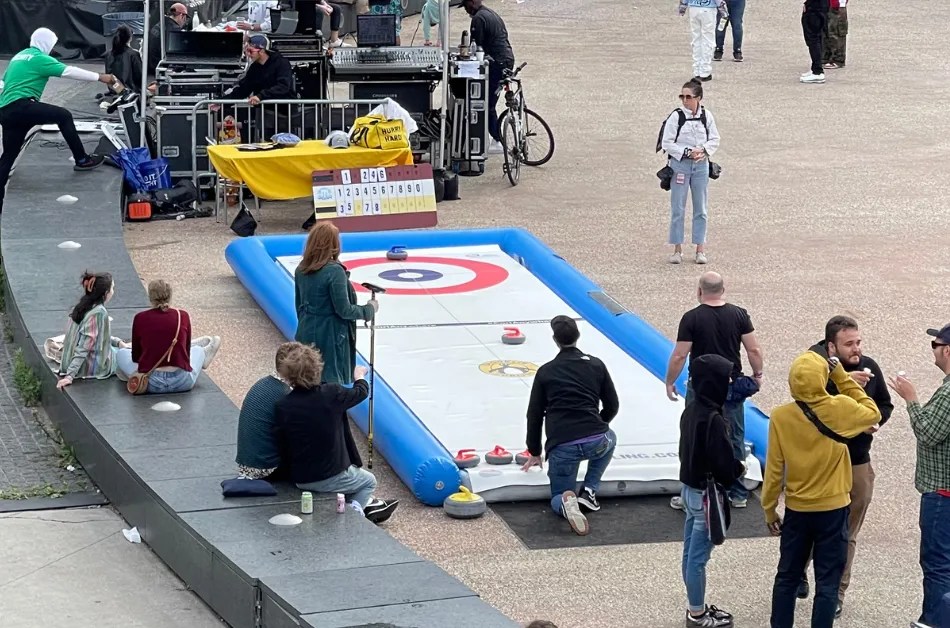 Mobile Curling Rental Fun Party Location de Mascotte et Jeux