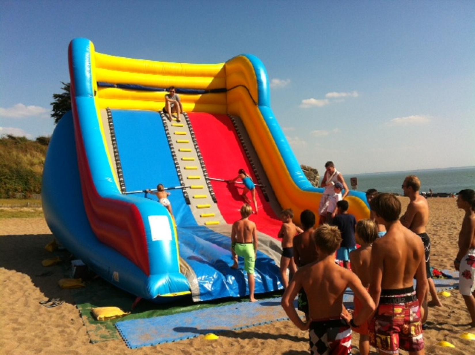 Le mur des champions gonflable, jeu gonflable, location jeux ludiques