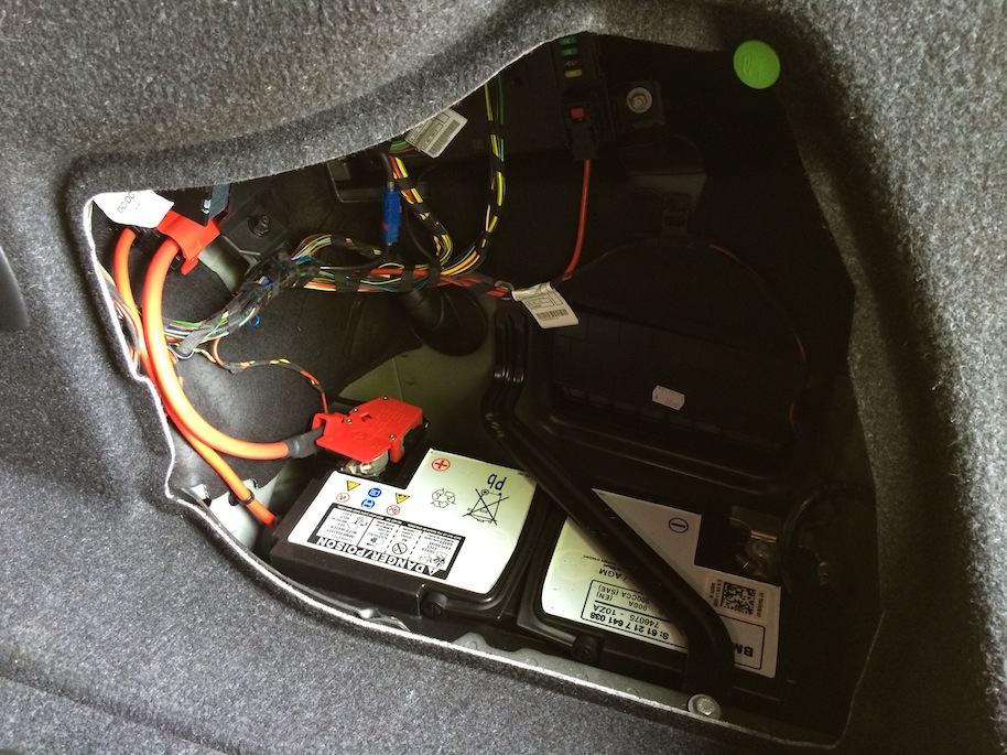 Fuse box diagram BMW F30 and relay with assignment and location