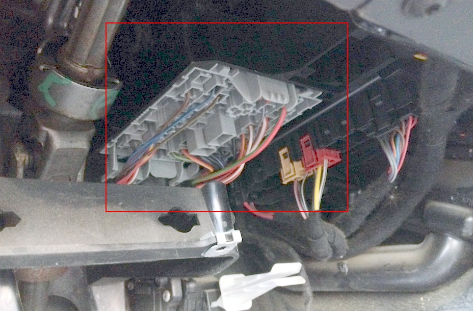 Fuse box diagram Volkswagen Touareg 2002 - 2010 and relay with