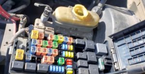 Fuse box diagram Ford Explorer 2001 - 2005 and relay with assignment