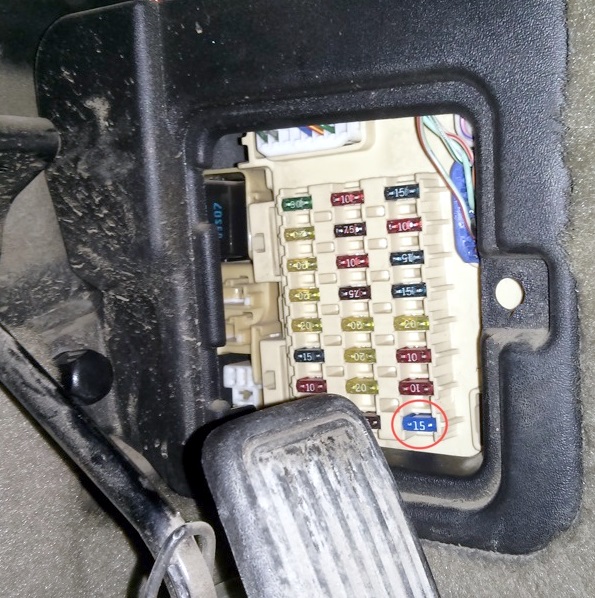 Fuse box diagram Toyota Mark 2 100 (8G) and relay with assignment and
