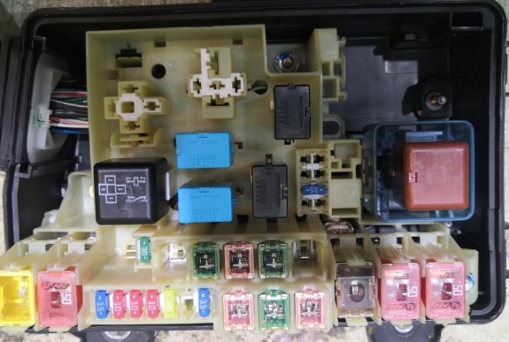 Fuse box diagram Toyota Dyna Toyoace and relay with assignment and location