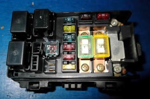 Fuse box diagram Honda Logo and relay with assignment and location