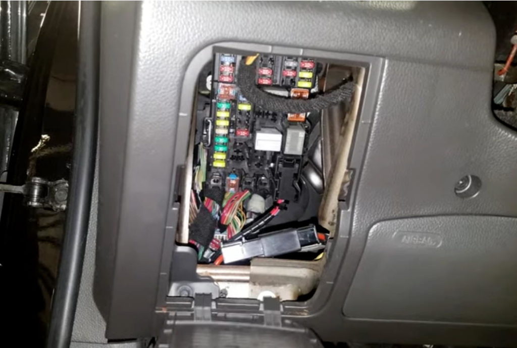 Fuse box diagram Chevrolet Aveo Sonic Sail and relay with assignment