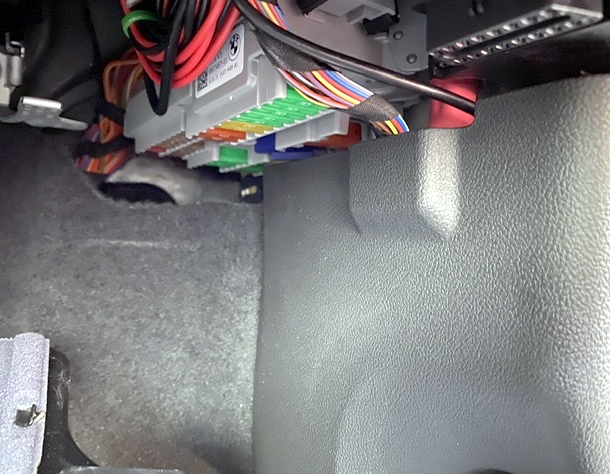 Fuse box diagram BMW X3 G01 and relay with assignment and location