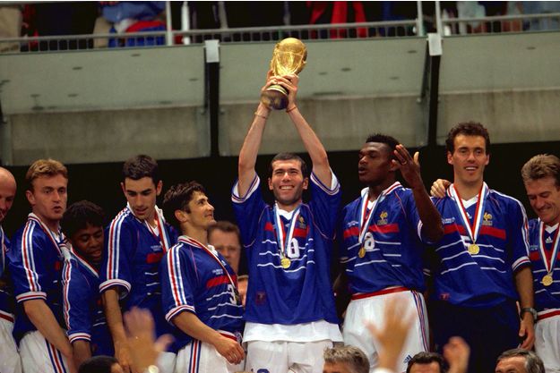 La Francia Si Proclama Campionessa Del Mondiale 1998 417_x_625_jpg