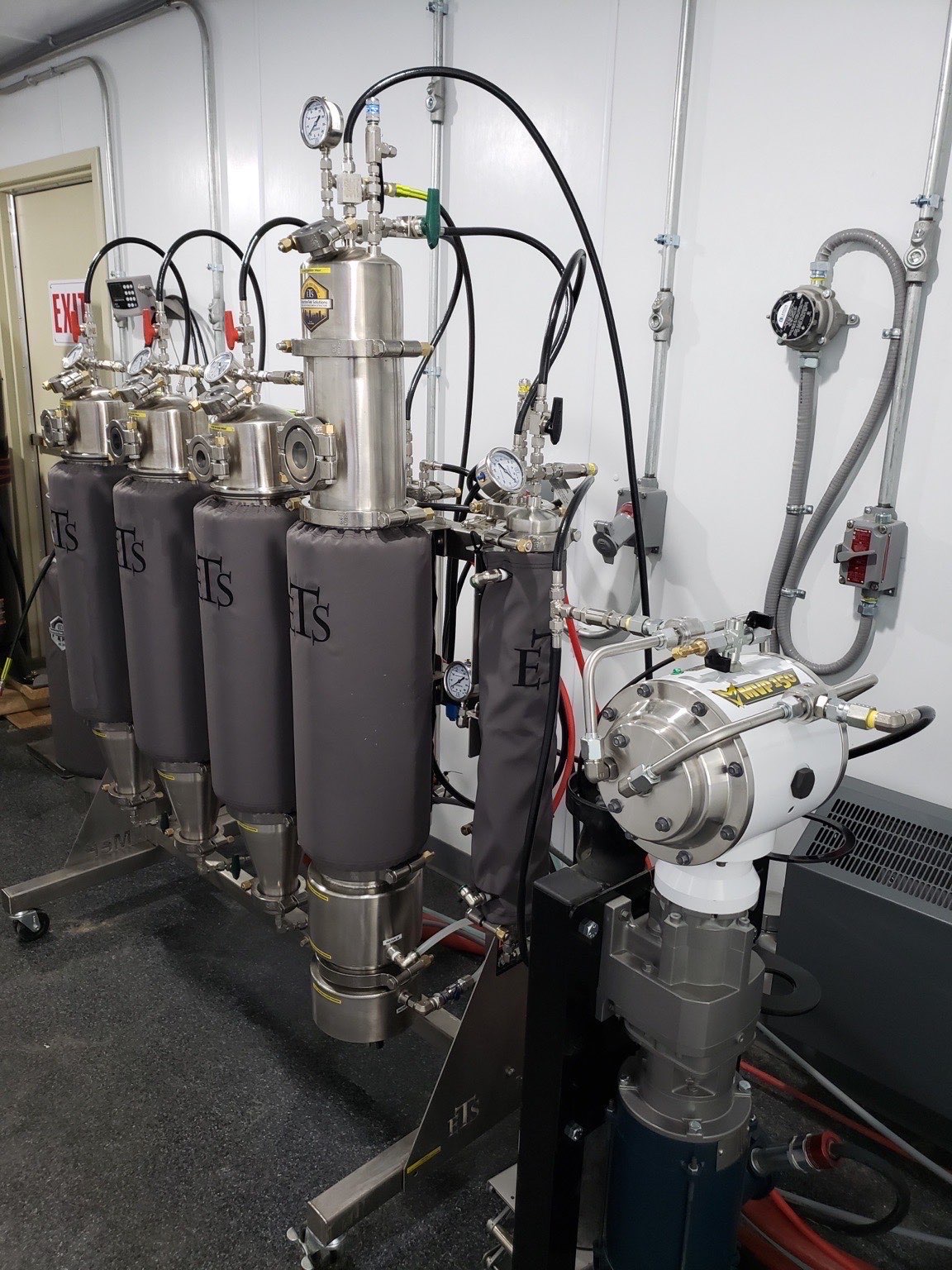 Extactiontek ets MEP 30 and ovens and 45ft storage container For Sale