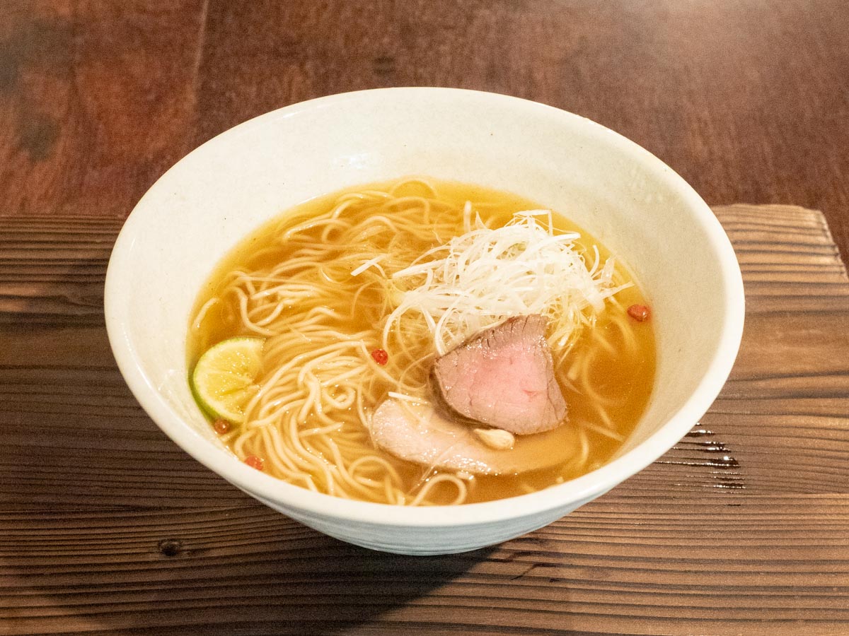 麺処すだち屋 親鶏ダシのスープにスダチの爽やか風味 木曜昼限定のレアなラーメンの名店 総社市総社 きびナビ