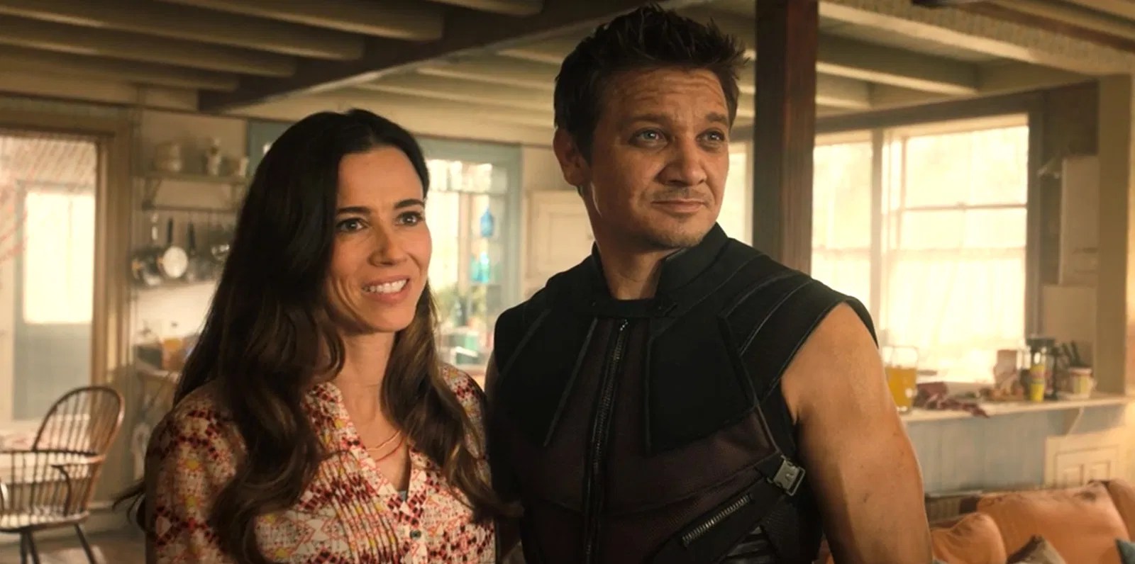 Linda Cardellini and Jeremy Renner