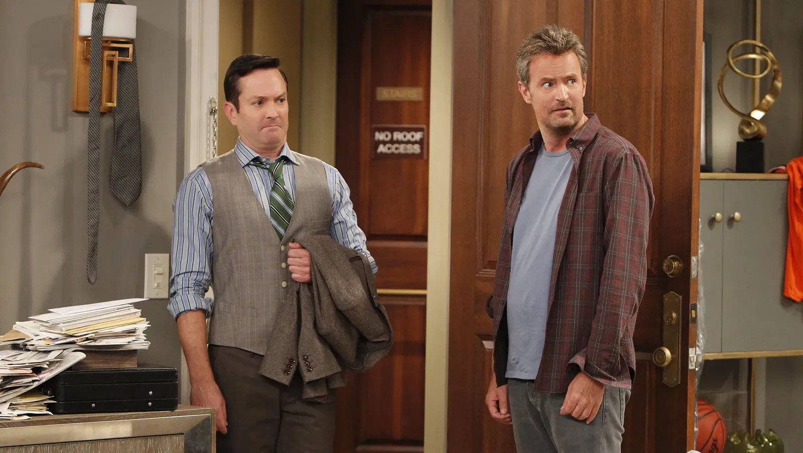 Matthew Perry with Thomas Lennon in The Odd Couple