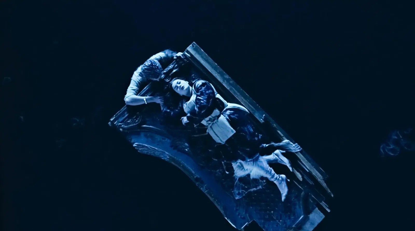 A still of the door from Titanic