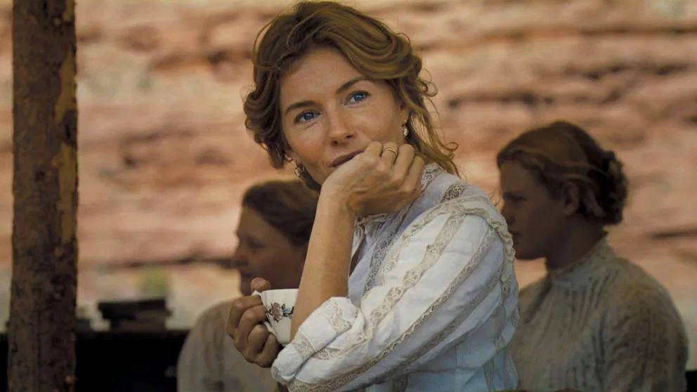 Sienna Miller plays Frances Kittredge in Horizon: An American Saga
