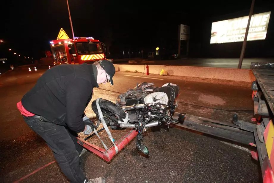 Un père et son fils gravement blessés dans un accident de moto VarMatin