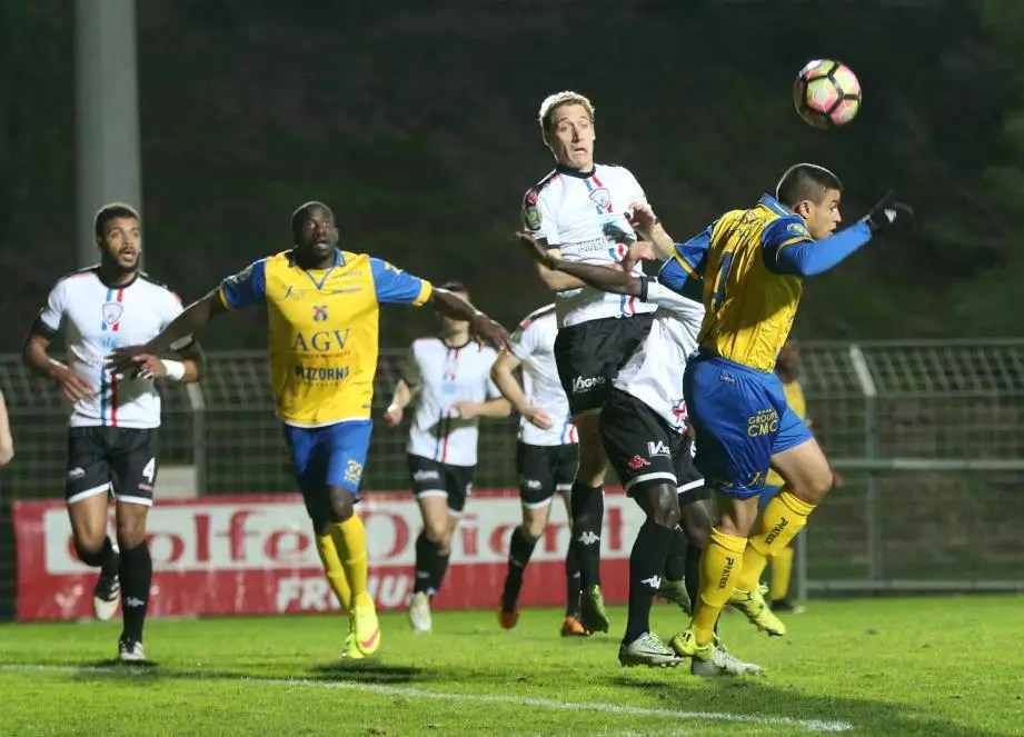 Etoile Fréjus/SaintRaphaëlSporting Toulon malgré la météo, le derby varois se joue bien Var