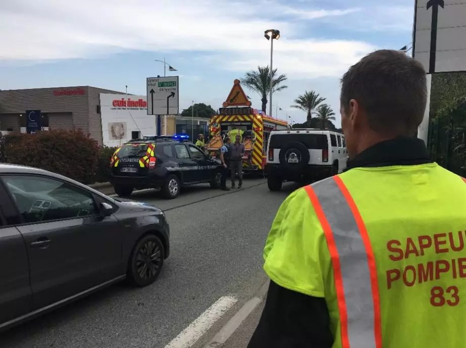 Un scooter percute une voiture à SainteMaxime, le pilote hospitalisé