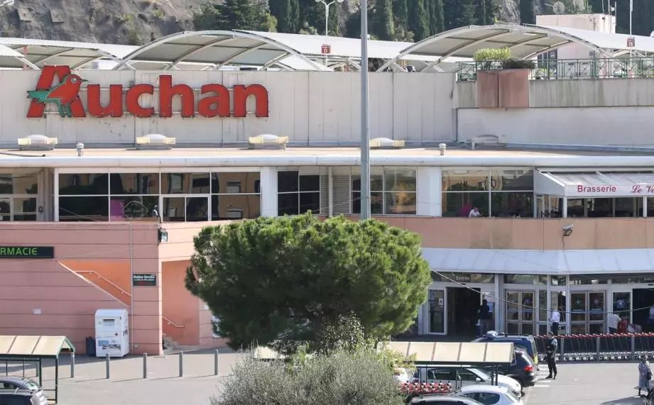 Après 21 sites jugés non rentables en France, Auchan vend la quasi