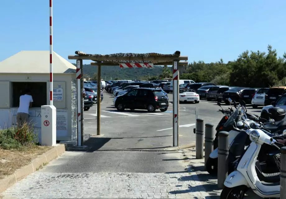 Les parkings de Pampelonne cristallisent les échanges au conseil