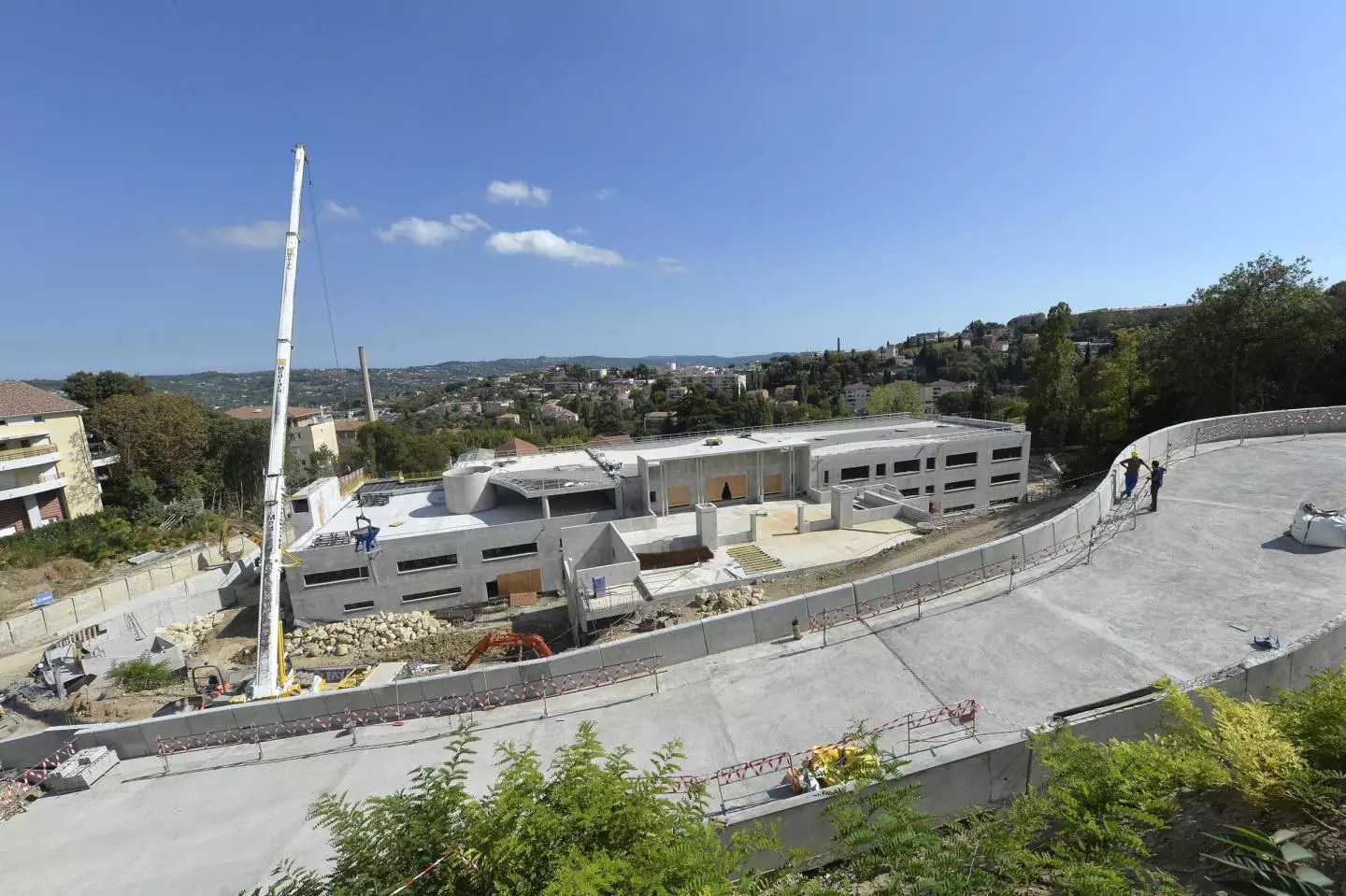 Malgré un accident mortel, les travaux du futur établissement scolaire