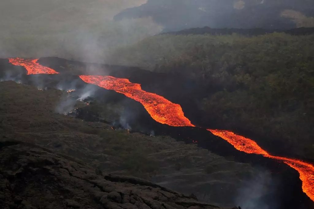 VIDÉO. Le Piton de la Fournaise entre en éruption à La Réunion pour la 5e fois cette année
