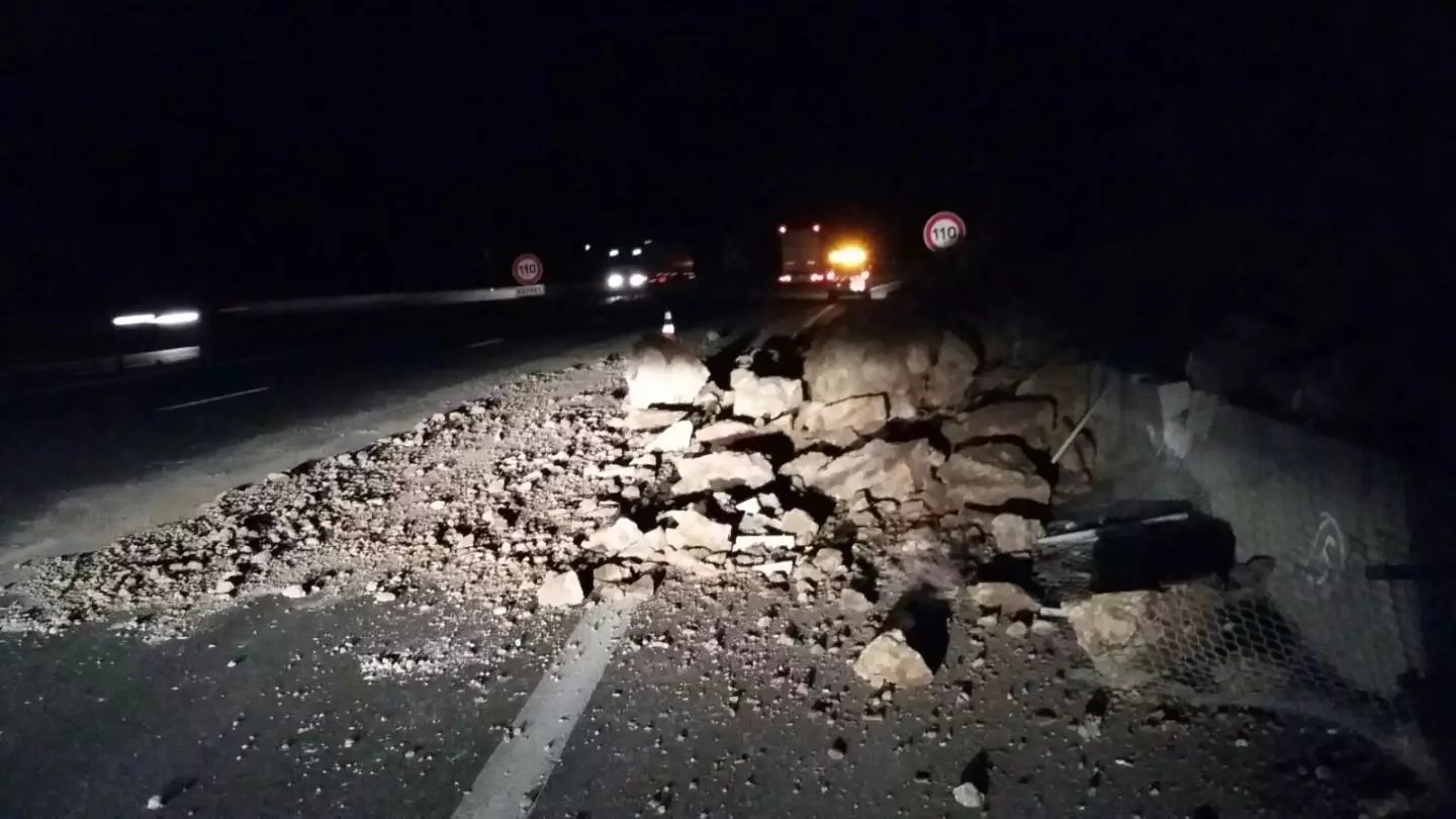 PHOTOS. Les images de l'éboulement sur l'A8 ce jeudi NiceMatin