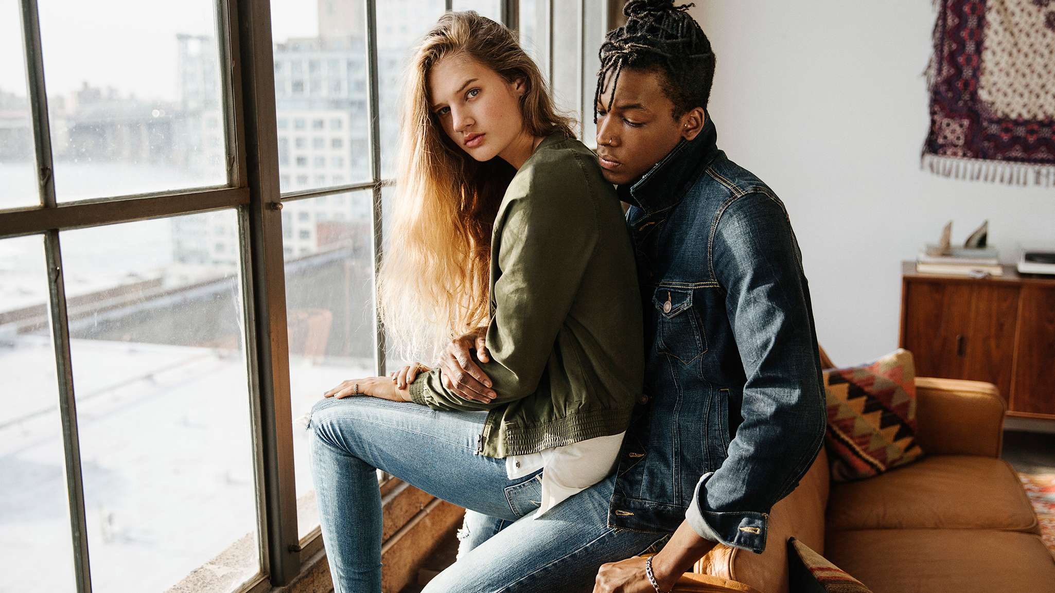 6 Reasons American Eagle Outfitters is a Better Value Stock than Gap