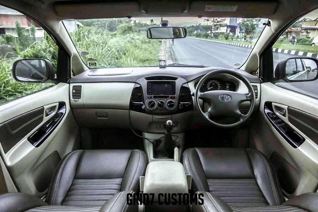 This Custom Toyota Innova Looks Unique in DualTone Shade