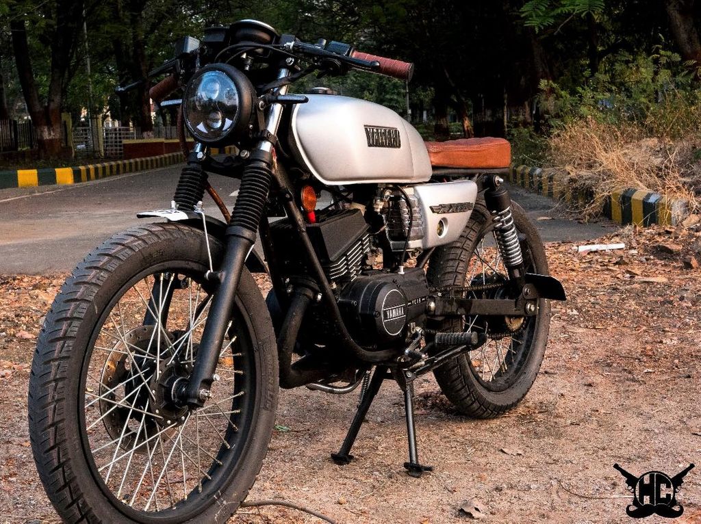 This Restored Yamaha RX 135 Is Bold And Pretty