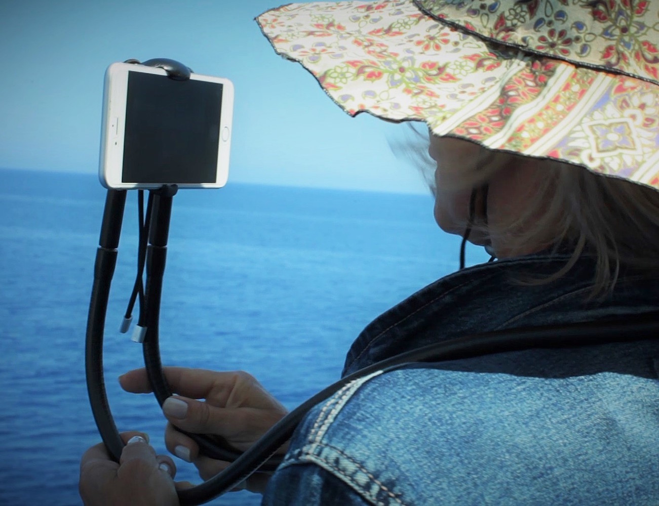 SOSPENDO The Best Wearable Support for Mobile Devices » Gadget Flow