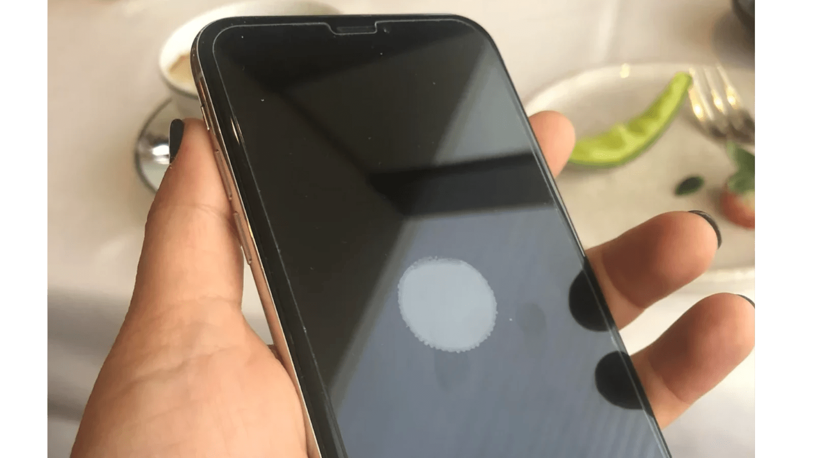 How to Get Rid of Air Bubbles in A Screen Protector Methods GadgetMates