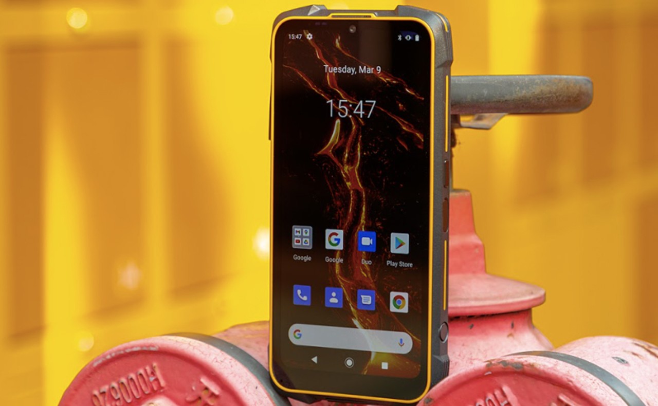 Cuma Rp 1 Jutaan! Handphone Berbaterai 8.000mAh Ini Tahan Banting dan