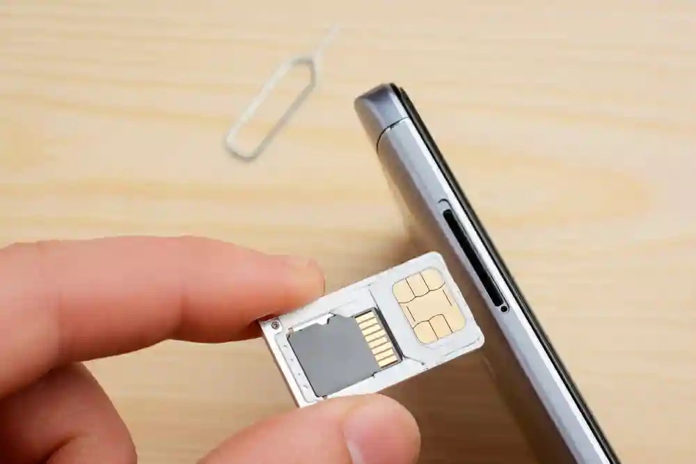Can you put sim card in iphone without tray? Explained Gadgetroyale