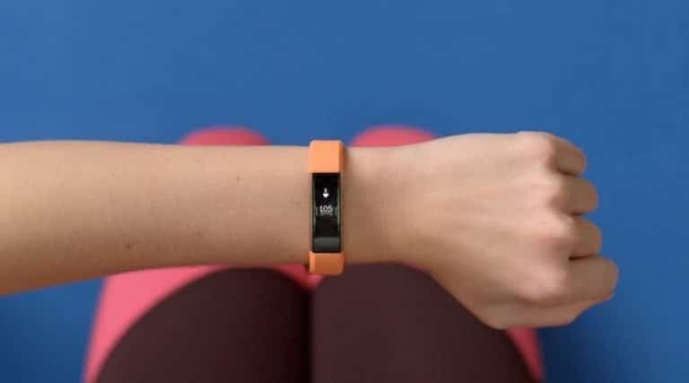 Why is my Fitbit not tracking my heart rate?