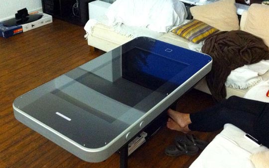 Amazing iPhone 4 Coffee Table Gadgetsin