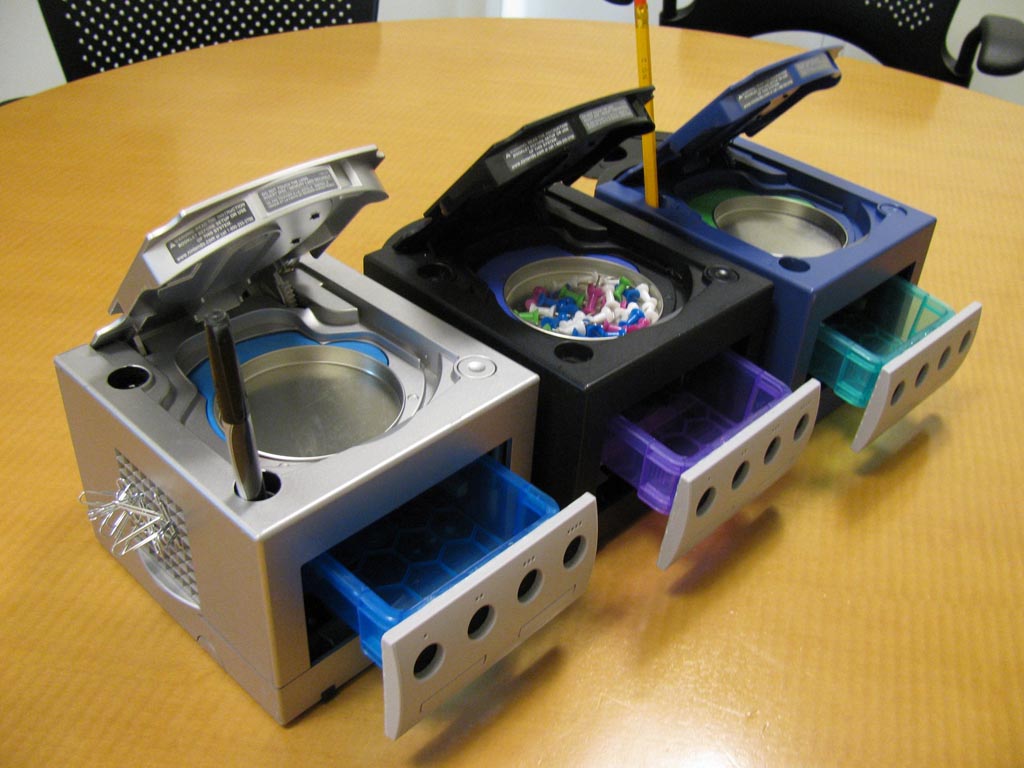 Nintendo GameCube Desktop Organizer Gadgetsin