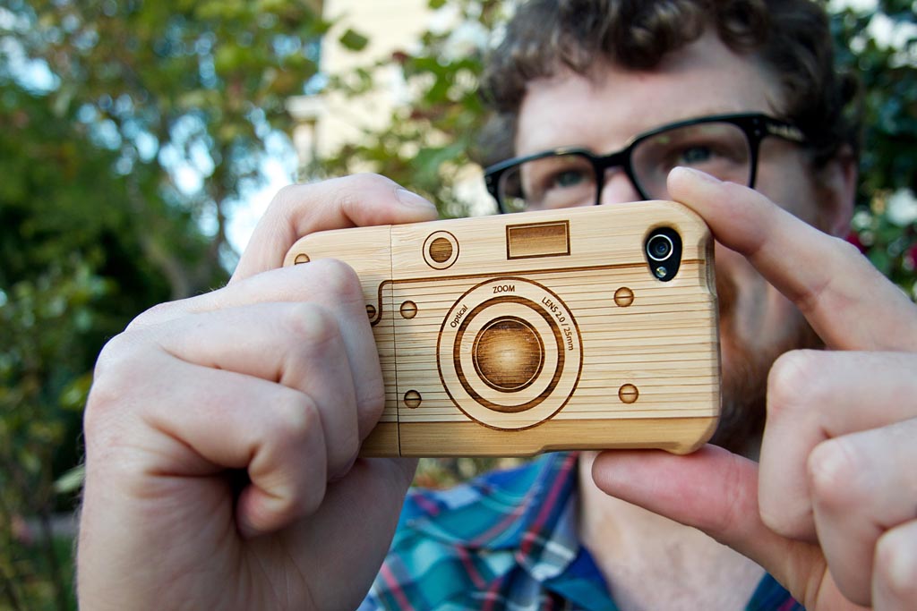 Camera Styled Wood iPhone 4 Case Gadgetsin