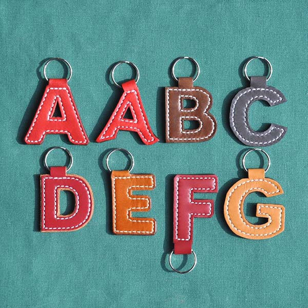 The Handmade Initial Leather Keyring Gadgetsin
